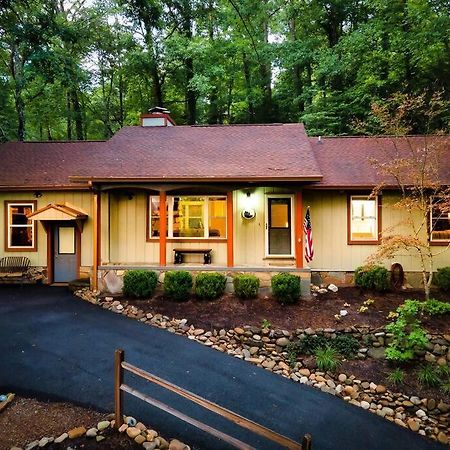 Beautiful Chalet With Fireplace And Large Game Room Гетлинбург Екстериор снимка