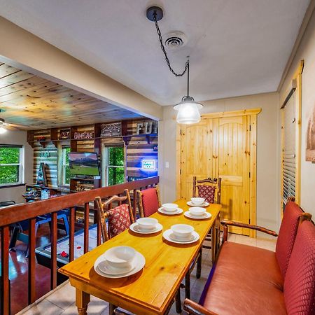 Beautiful Chalet With Fireplace And Large Game Room Гетлинбург Екстериор снимка