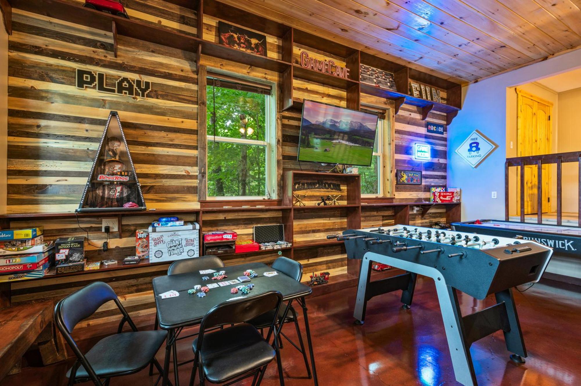 Beautiful Chalet With Fireplace And Large Game Room Гетлинбург Екстериор снимка