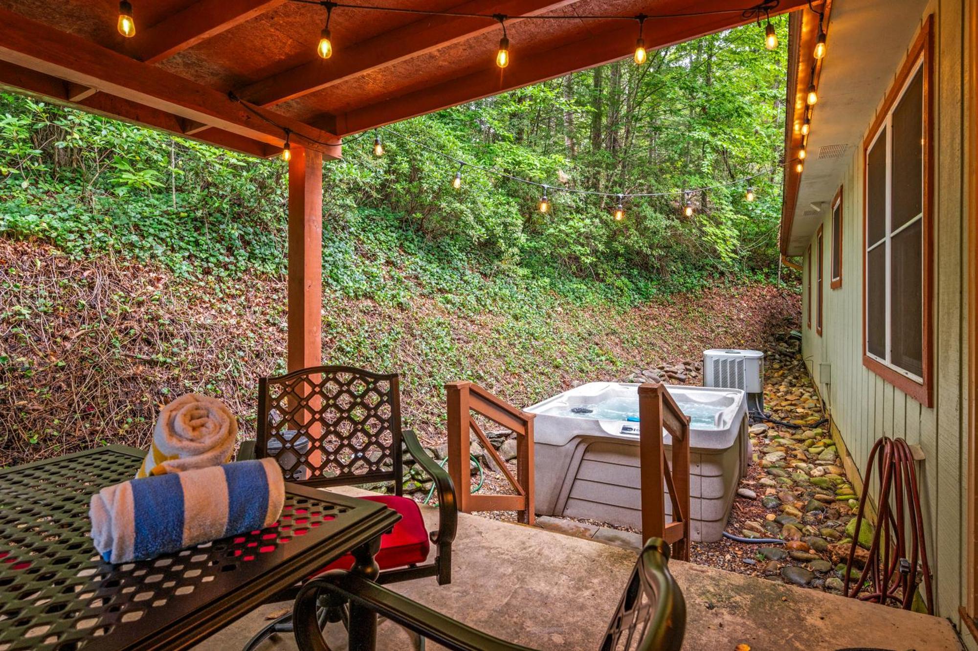 Beautiful Chalet With Fireplace And Large Game Room Гетлинбург Екстериор снимка
