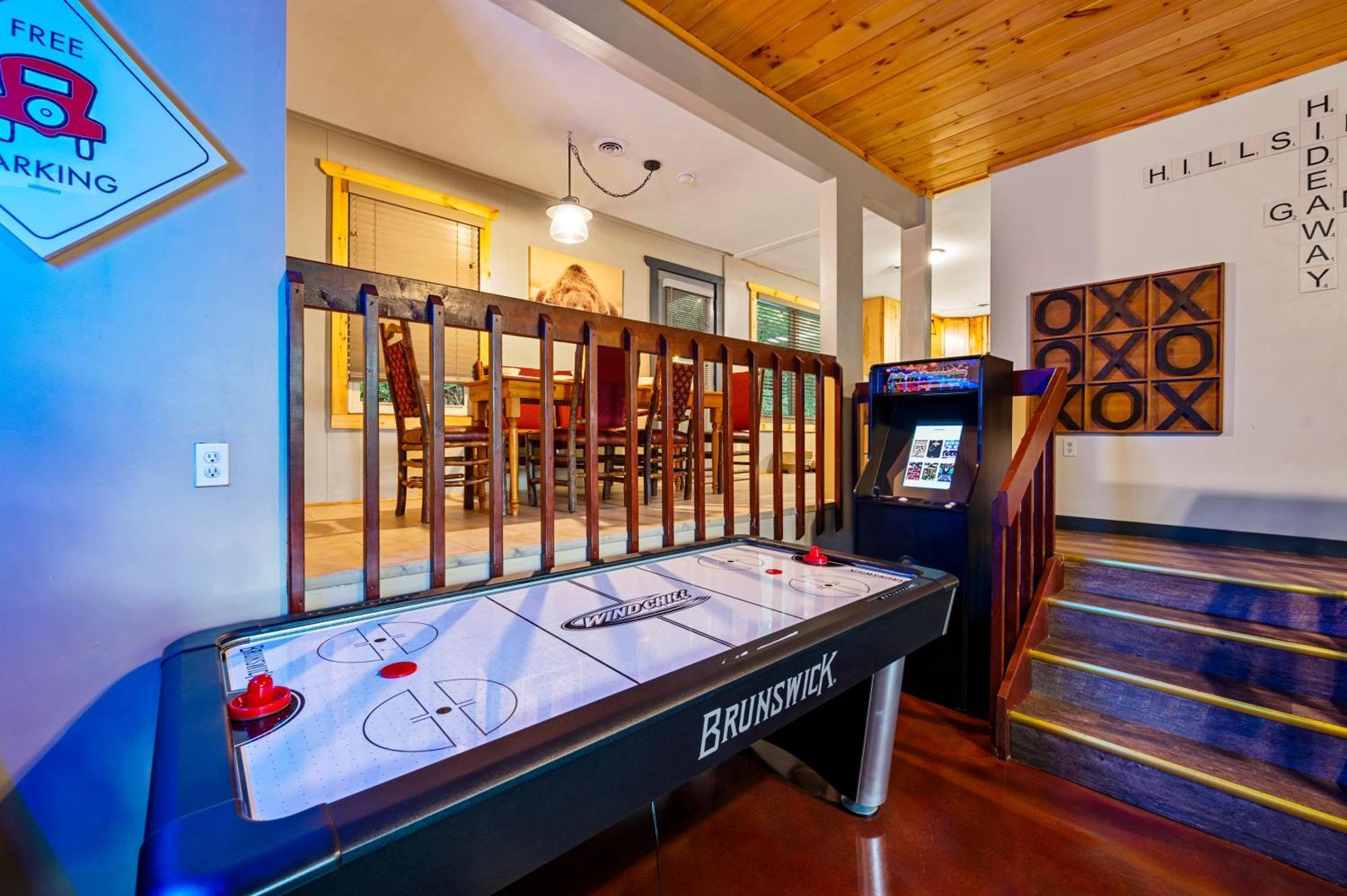 Beautiful Chalet With Fireplace And Large Game Room Гетлинбург Екстериор снимка